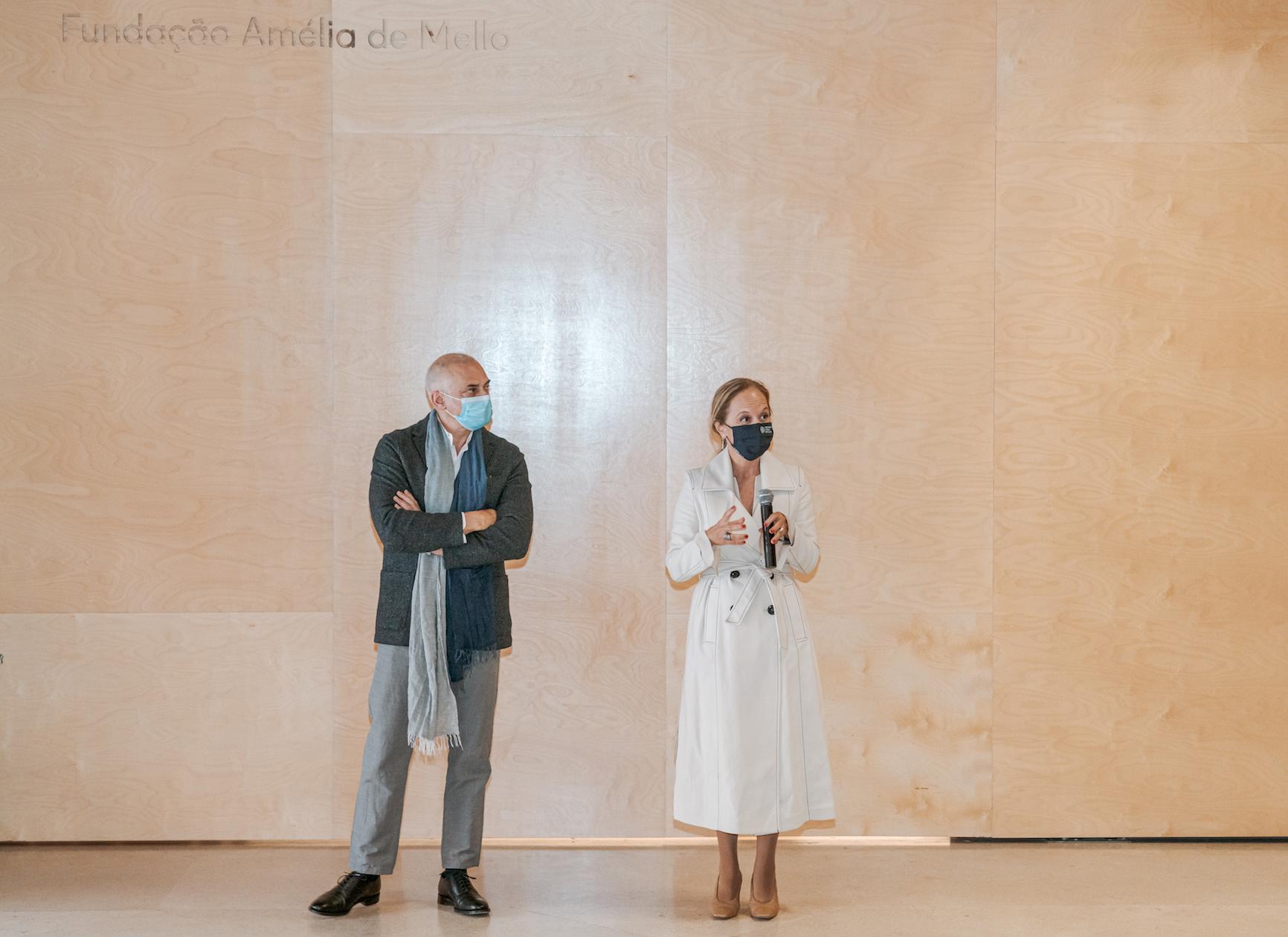 The artist, João Louro and the President of the University, Isabel Capeloa Gil 
