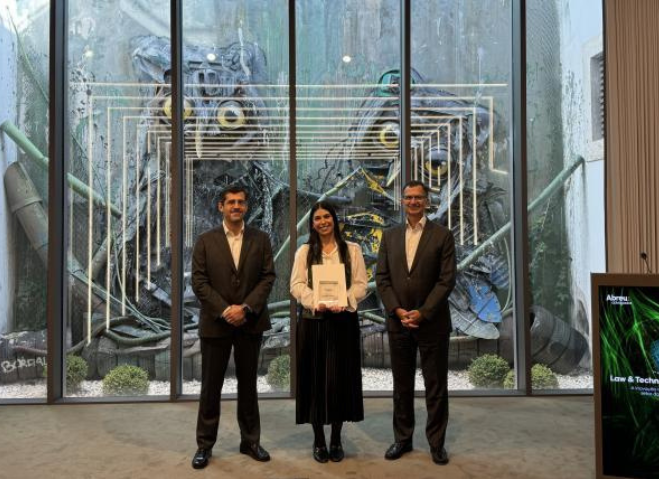 Alumna Mariana Figueiredo Calado vence Law and Technology Award