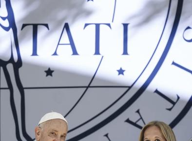 Fotografia da Isabel Capeloa Gil com o Papa Francisco na UCP.